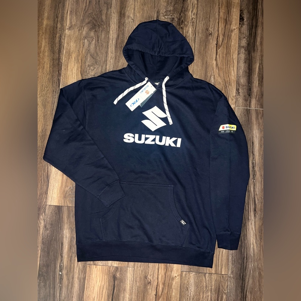 NWT Men’s Size XXL Suzuki Brand Pullover Logo Hoodie. Navy.